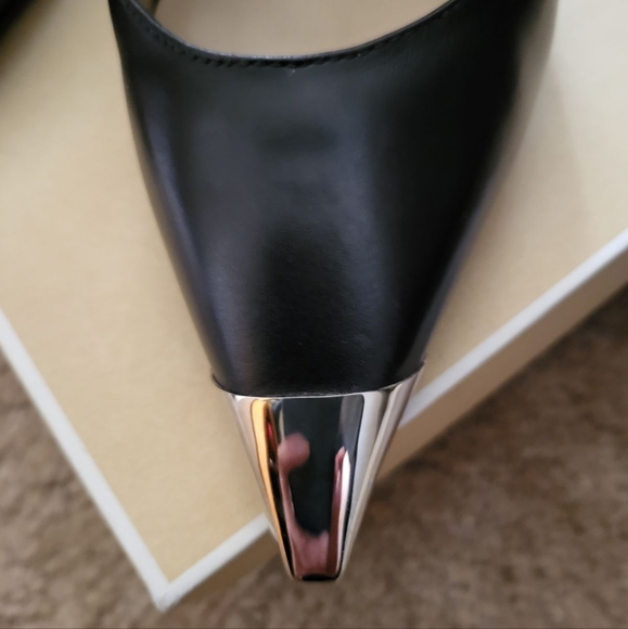 Adelle Runway Michael Kors Leather & Chrome heels size 8 - Picture 4 of 6